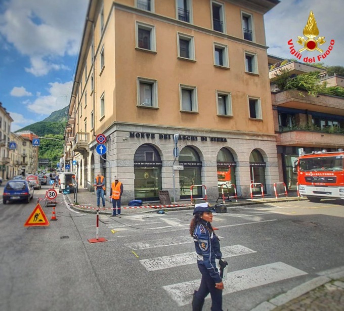 Lecco, fuga di gas in via Leonardo da Vinci: evacuate una banca e una clinica