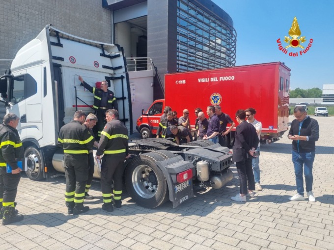 I Vigili del Fuoco di Lecco si preparano a gestire le emergenze dei veicoli a propulsione alternativa