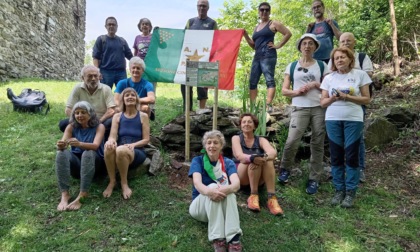 Restaurata la targa in memoria del partigiano Carlo Bazzi: un tributo all’eroismo della Resistenza