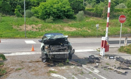 Pescate: perde il controllo dell'auto e si ribalta, 48enne in condizioni serie