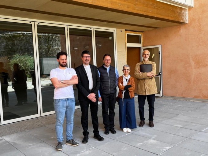Lecco, il 13 giugno l’inaugurazione della “Crocifissione bianca” di Collina al nuovo oratorio