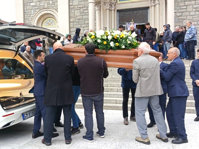 Chiesa gremita per l’ultimo saluto al campione Giuseppe Moioli