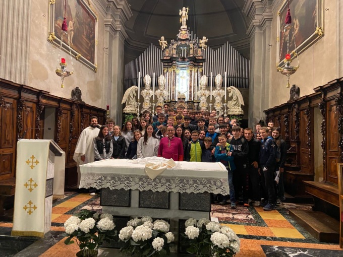 Delpini in Valsassina, una fiaccola accesa nei cuori dei ragazzi