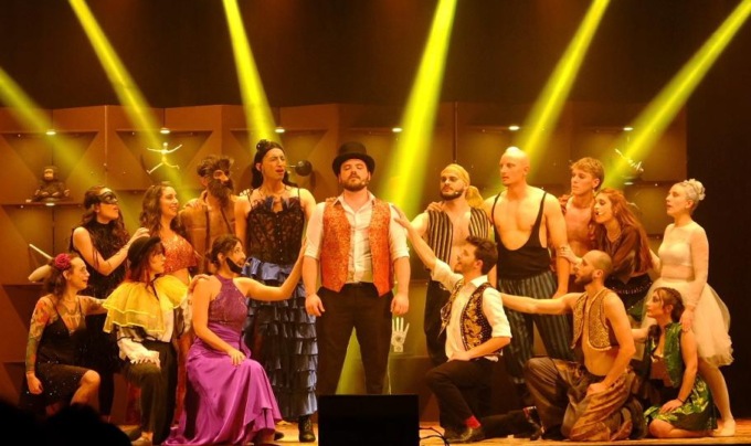 Un invito a “sognare coi tuoi occhi aperti”: che successo “This is the greatest show” al Cenacolo