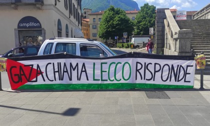 Lecco, in 150 in bicicletta per la Palestina: corteo tra memoria e solidarietà