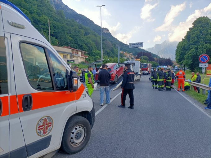 Grave incidente stradale a Pescate, traffico in tilt