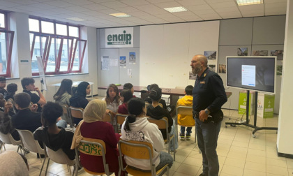 Studenti a lezione con la Polizia di Stato per combattere bullismo e cyberbullismo
