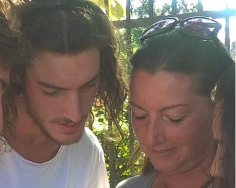 Sette anni senza Alex: il dolore, il perdono e un matrimonio con due mamme