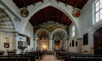 Fa pipì in chiesa almeno 12 volte: al Lavello è "caccia all'orinatore seriale"