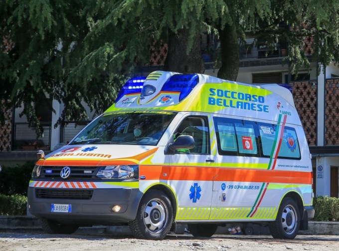 Malore in autobus a Varenna, ragazza di 22 anni si accascia