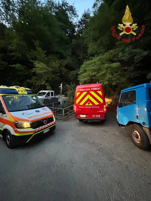 Colto da malore sul sentiero impervio, soccorso dai Vigili del fuoco