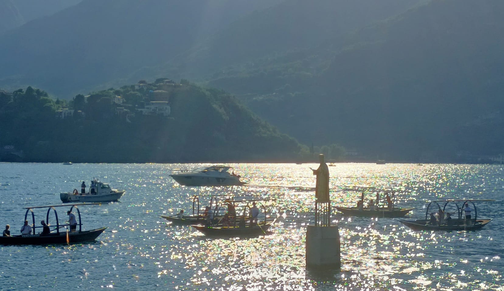 Emozione a Lecco per la festa del Lago e della montagna con la tradizionale benedizione