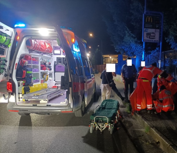 Cade in motorino, ragazzina in ospedale