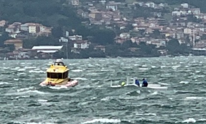 Dervio, si capovolge un catamarano: salvi due turisti