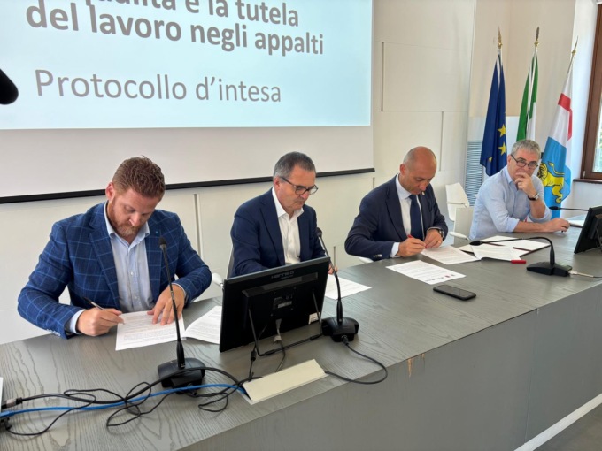 Lecco, siglato il Protocollo d’intesa tra Comune e sindacati per la tutela del lavoro negli appalti