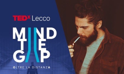 Tiziano La Bella apre TEDxLecco 2025  con lo spettacolo "Boomer"