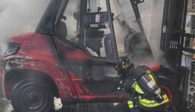 Calolziocorte, colonna di fumo dalla cartiera: intervento dei Vigili del fuoco