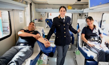 Giornata di donazione del sangue alla Questura di Lecco con "Donatorinati"