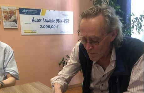 Lo scrittore Andrea Vitali diventa volontario di Auser Lecco