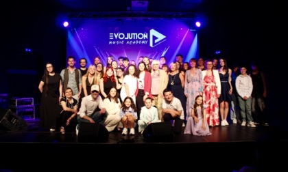 Lecco, un successo il saggio di fine anno della "Evolution Music Academy" a Teatro Invito