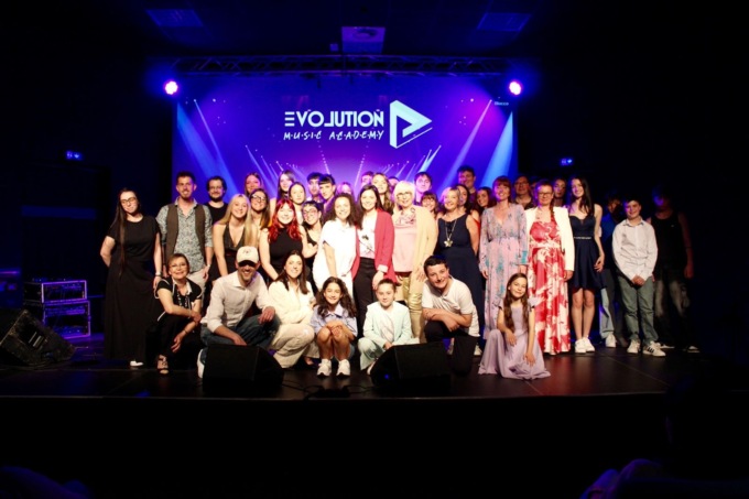 Lecco, un successo il saggio di fine anno della “Evolution Music Academy” a Teatro Invito