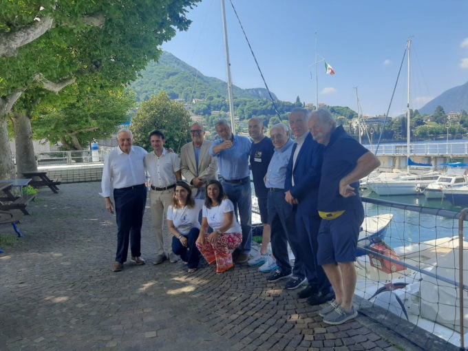 Andrea Oriana pronto a compiere il giro del lago di Como