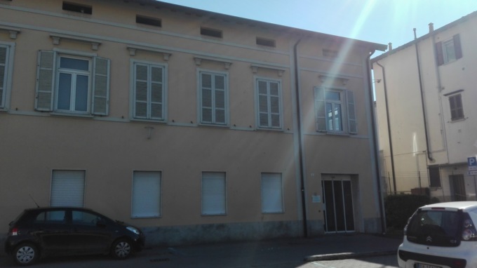 Esplosione nell’ex ASL di Calolziocorte: grave una ragazza di 22 anni