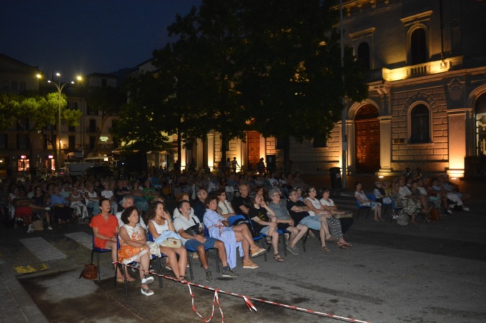 Cineforum in piazza: 8 luglio a Lecco ‘Diamanti’ di Ferzan Ozpetek