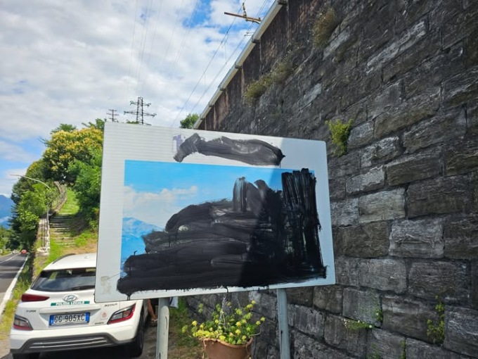 Vandali imbrattano il cartello di Corenno Plinio