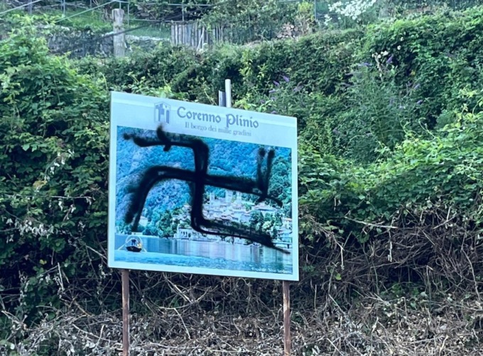 Nuovo atto vandalico a Corenno Plinio: svastica  sui cartelli turistici