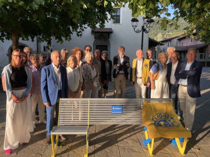 Il Lions Club Val San Martino dona una panchina per disabili al Monastero del Lavello