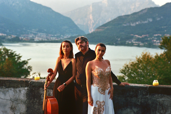 Le Carillon Persan Trio