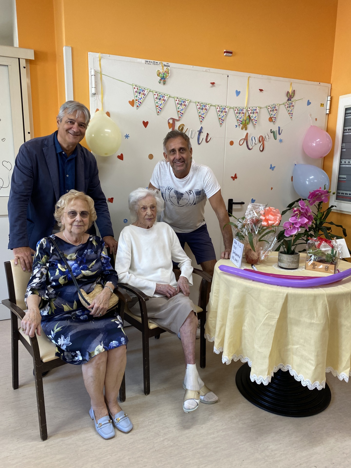 Mangili Rosa con familiari e Direttore magnelli