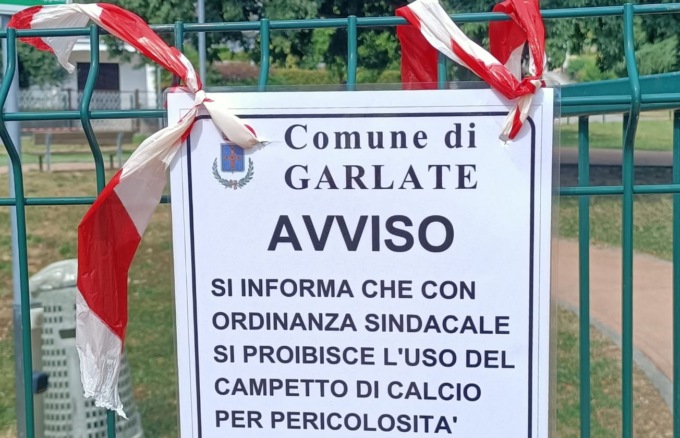 Parco di Garlate, chiuso il campo da calcio per vandalismi e interventi di manutenzione