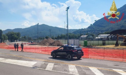 Lecco, due parapendii atterrano al Bione
