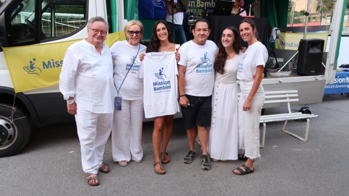 In 200 alla “serata in bianco” di Maggianico. Raccolti 7000 euro per Mission Bambini