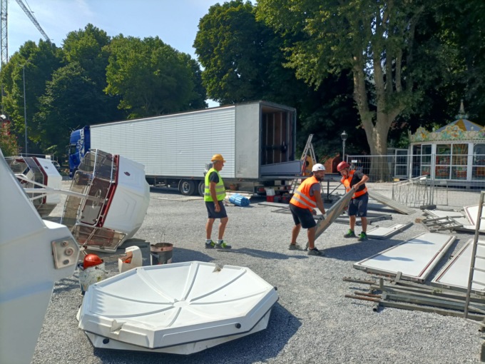 Lecco, al via lo smontaggio della ruota panoramica crollata
