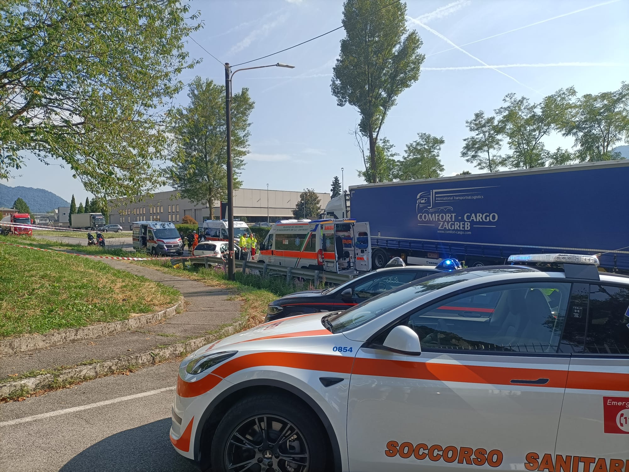 Giovedì l'addio a Sandro e Assunta, i coniugi morti nell'incidente di Monate Marenzo Frontale auto camion a Monte Marenzo: morti marito e moglie. Gravissima la figlia