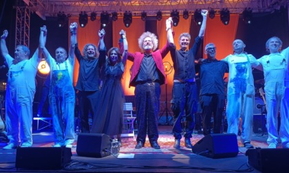 Piazza Garibaldi gremita per il concerto di Simone Cristicchi