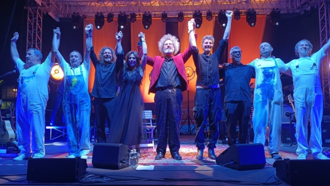 Piazza Garibaldi gremita per il concerto di Simone Cristicchi