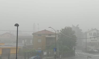 Strade come fiumi, vento forte e grandine: il maltempo è tornato nel Lecchese