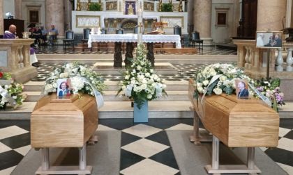 Commosso addio a Sandro e Assunta, i coniugi morti nel tragico incidente di Monte Marenzo