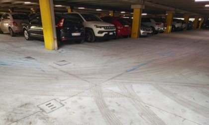 Estintori svuotati nei parcheggi: cinque minorenni denunciati per atti vandalici