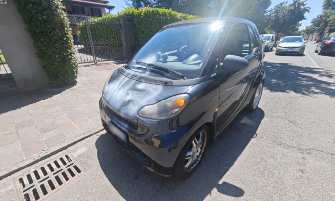 Nuovo atto vandalico contro un sindaco del Lecchese: danneggiata l’auto di Gennaro Toto