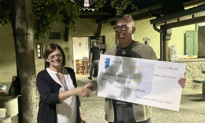 Il Lions Club Lecco Host dona 1.000 euro alla Croce Rossa di Galbiate per una nuova barella