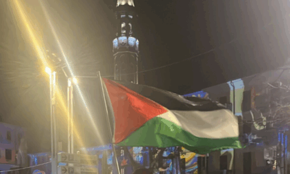 DASPO ai lecchesi per la bandiera palestinese esposta durante Celtic-Ajax a Como: il caso in Parlamento