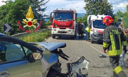 Frontale tra due auto sulla Sp51 “La Santa”: un ferito grave