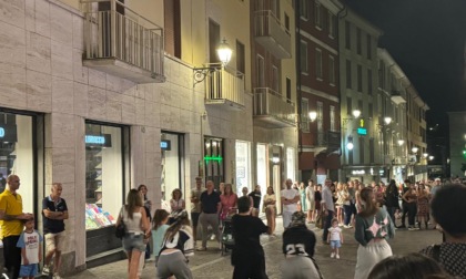 Shopping di Sera a Lecco: +21% di visitatori in centro e oltre 27.500 persone nei primi 3 giovedì di luglio