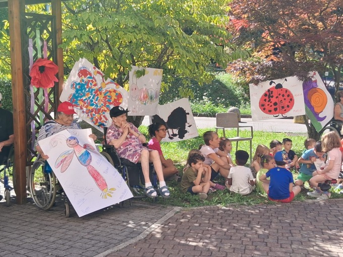 La pioggia non ferma la Festa dei Nonni agli Istituti Airoldi e Muzzi di Lecco