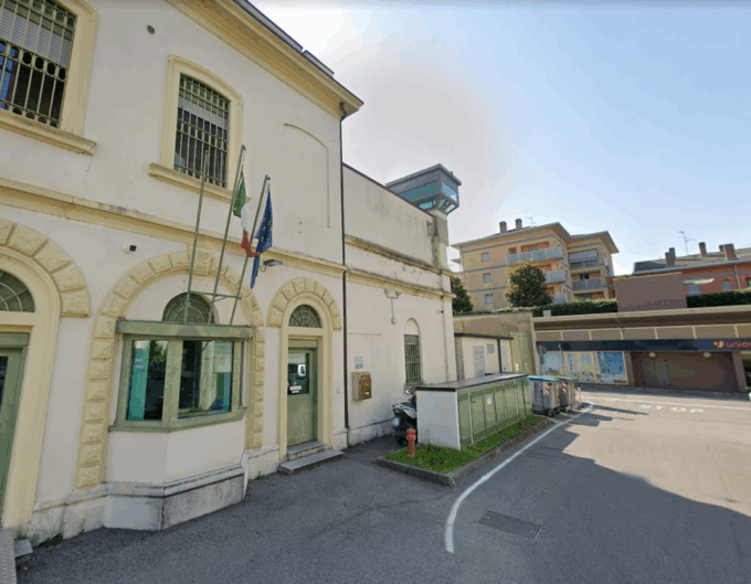 Detenuto appicca il fuoco in cella: paura e intervento d’emergenza nel carcere di Lecco